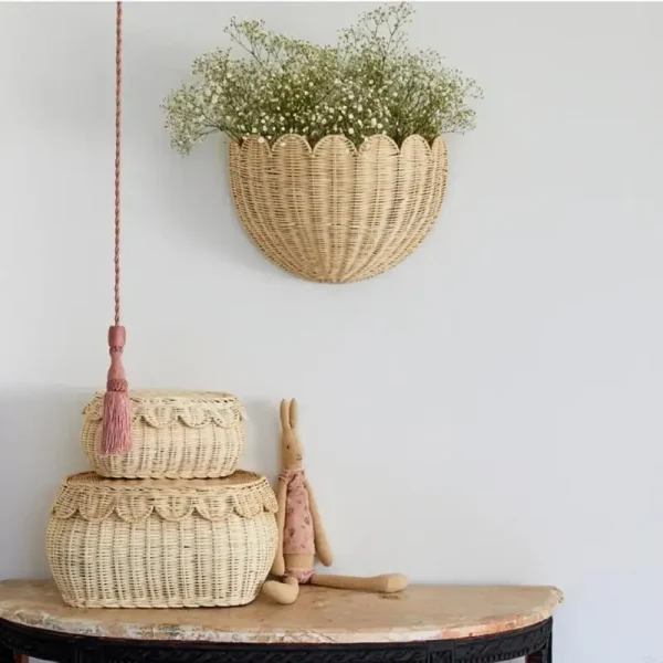 LX0C Handwoven Scalloped Basket Natural Rattan Hanging Decoration for Bedroom and Bathroom Wall mounted Storage Solution 2