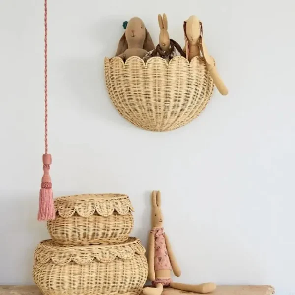 LX0C Handwoven Scalloped Basket Natural Rattan Hanging Decoration for Bedroom and Bathroom Wall mounted Storage Solution 3