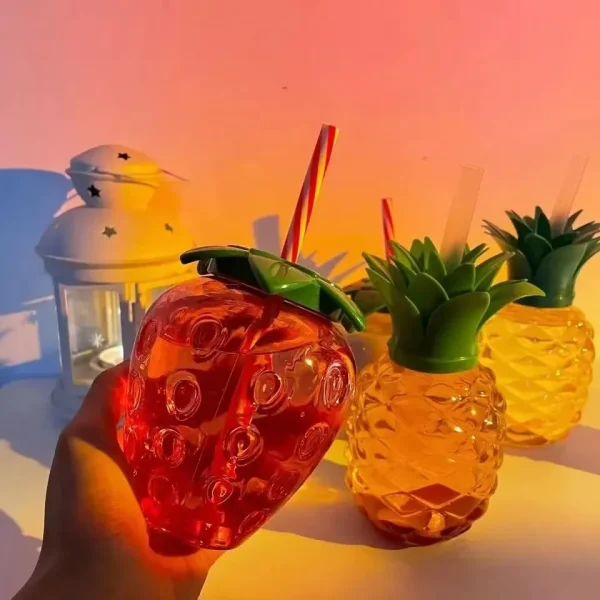 Plastic Cups Cup Thermal Party Pineapple Strawberry Water Bottle Drinkware Glasses With Straw for Wholesale Party Summer Beach 2