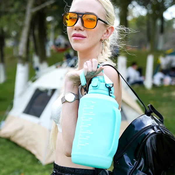 2L Silicone Foldable Water Bottle Large Capacity BPA Free Sports Water Cup With Handle Portable For Adult Gym Sports Outdoors 6