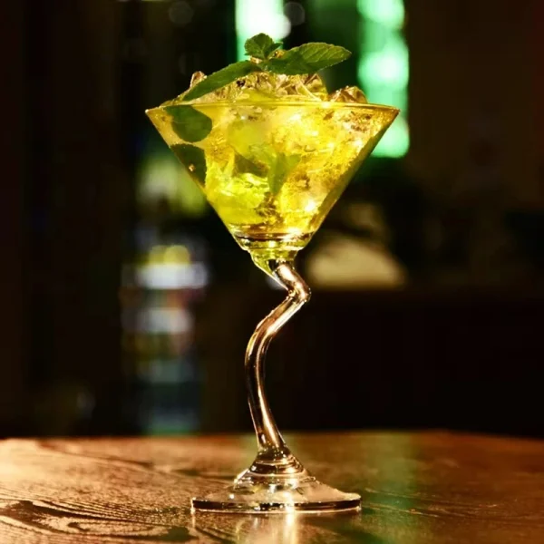 Creative Cocktail Glasses Cups Curved Martini Glass Cup Personalized Curved Martini Glass Goblet Drinkware Bar Home Accessories 3