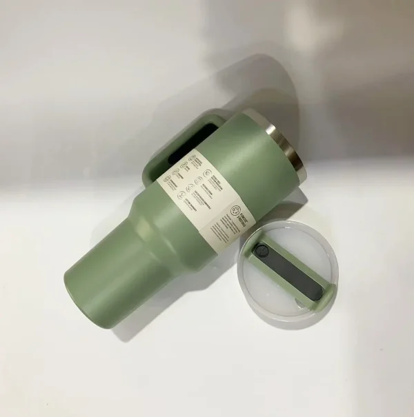 High-end stainless steel vacuum-insulated travel mug with a large capacity and a convenient handle for men and women 6