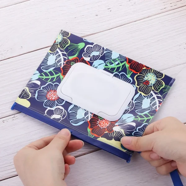 1Pcs Portable Wet Wipes Bag Flip Cover Tissue Box Cosmetic Pouch Baby Product Snap-Strap Carrying Case Stroller Accessories 3