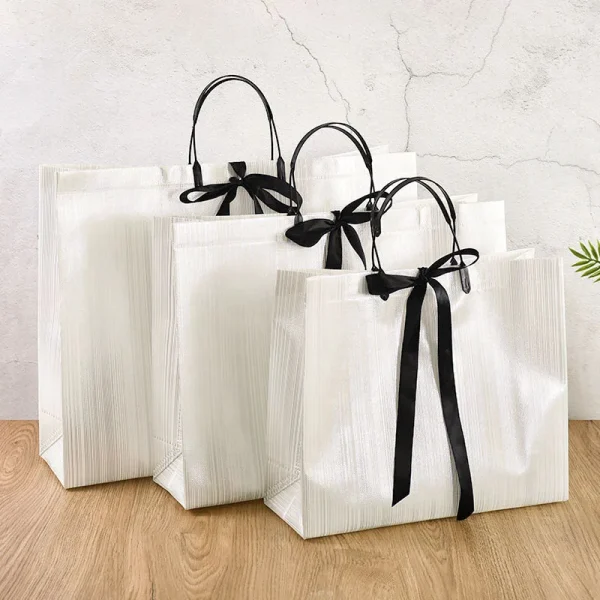 1pc Gift Packaging White Non-woven Bag With Black Border Shopping Bags Portable Tote Bags Bow Ribbon Dinner Party Supplies 2