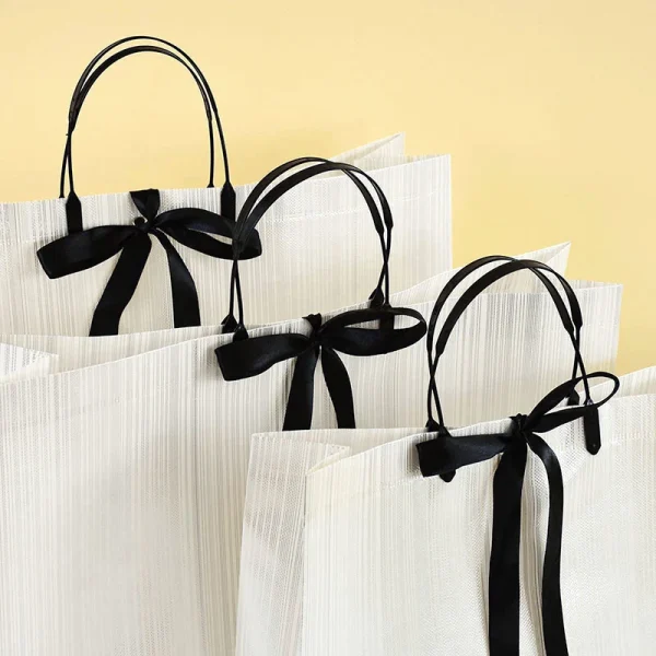 1pc Gift Packaging White Non-woven Bag With Black Border Shopping Bags Portable Tote Bags Bow Ribbon Dinner Party Supplies 3
