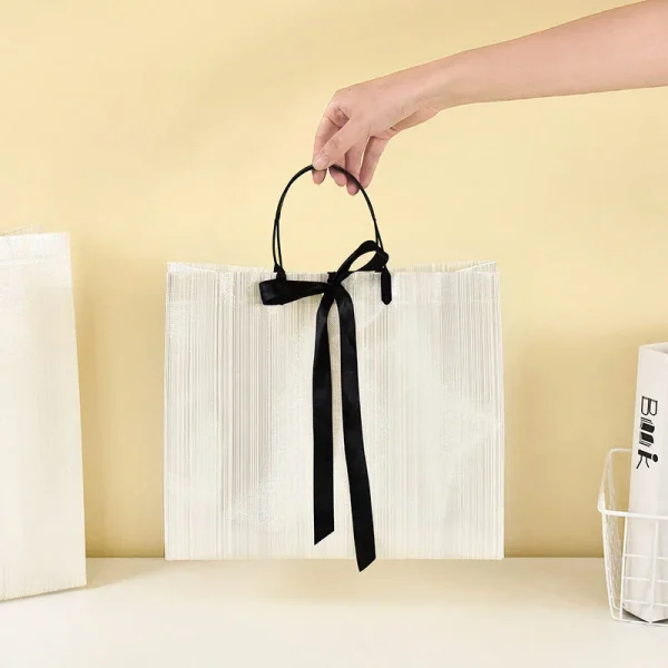 1pc Gift Packaging White Non-woven Bag With Black Border Shopping Bags Portable Tote Bags Bow Ribbon Dinner Party Supplies 4