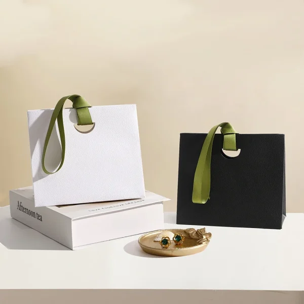 High Quality Paper Handbag Exquisite Jewelry Gift Bags With Handles Party Favor Packaging Paper Bag Birthday Wedding Present Bag 2