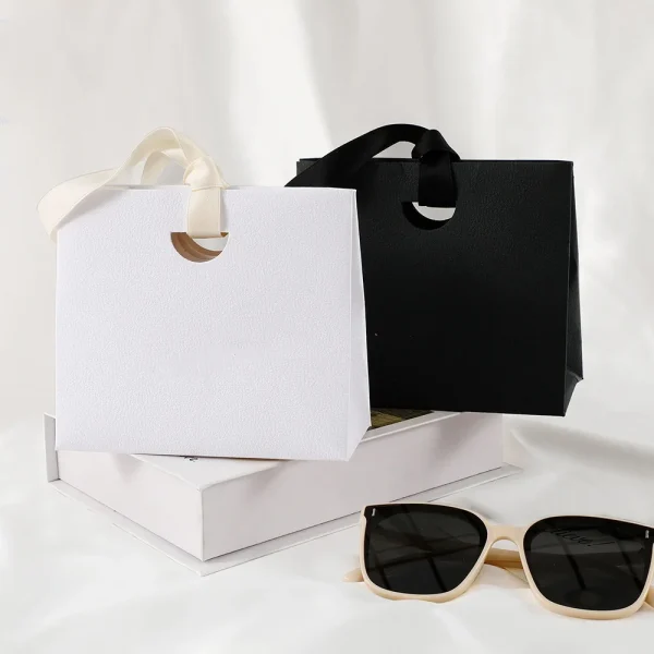 High Quality Paper Handbag Exquisite Jewelry Gift Bags With Handles Party Favor Packaging Paper Bag Birthday Wedding Present Bag 5