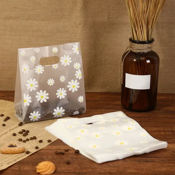 50pcs Daisy Printed Plastic Gift Bags With Plastic Handle, 25*18cm Gift Bag, Perfect for Parties, Holidays, And Retail stores 2