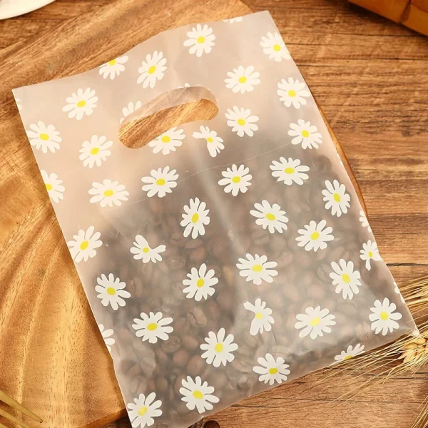 100Pcs/Pack Daisy Pattern Gift Bags With Plastic Handle, Plastic Gift Bags, Perfect for Mother's Day, Parties, Holidays 2