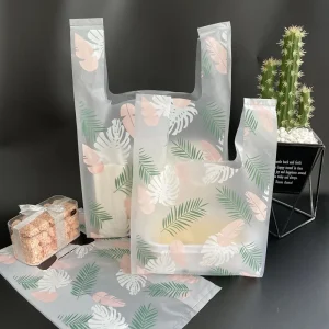 50pcs Food Plastic Bag Fashion Feather Pattern Vest Bag Pizza Burger Outer Packing Bag Supermarket Store Party Wedding Candy Bag 1
