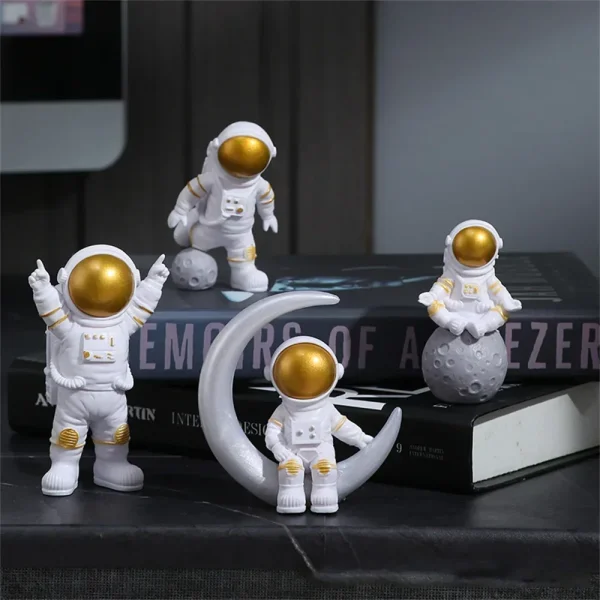 3/4PCS Resin Astronaut Figure Statue Spaceman Sculpture Educational Toy Desktop Home Decoration Astronaut Model for Kids Gift 4