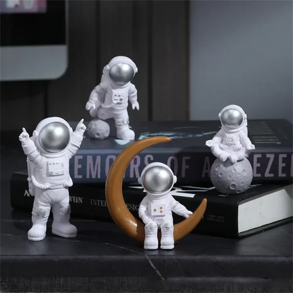 3/4PCS Resin Astronaut Figure Statue Spaceman Sculpture Educational Toy Desktop Home Decoration Astronaut Model for Kids Gift 5