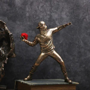 1 pc Resin Banksy Sculptures Flower Thrower Statue Bomber Home Decoration Desk Accessories Collectible Figurine Decorative Inter 1