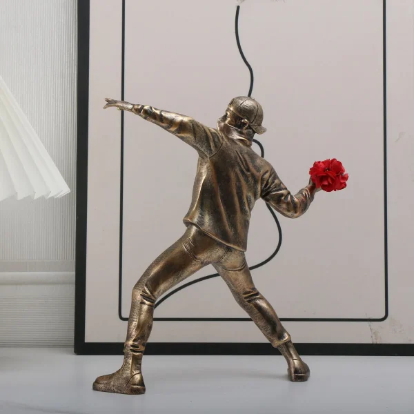 1 pc Resin Banksy Sculptures Flower Thrower Statue Bomber Home Decoration Desk Accessories Collectible Figurine Decorative Inter 2