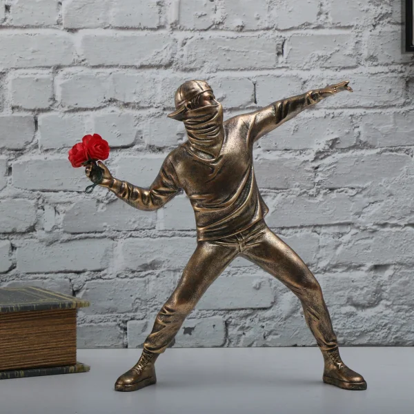 1 pc Resin Banksy Sculptures Flower Thrower Statue Bomber Home Decoration Desk Accessories Collectible Figurine Decorative Inter 3