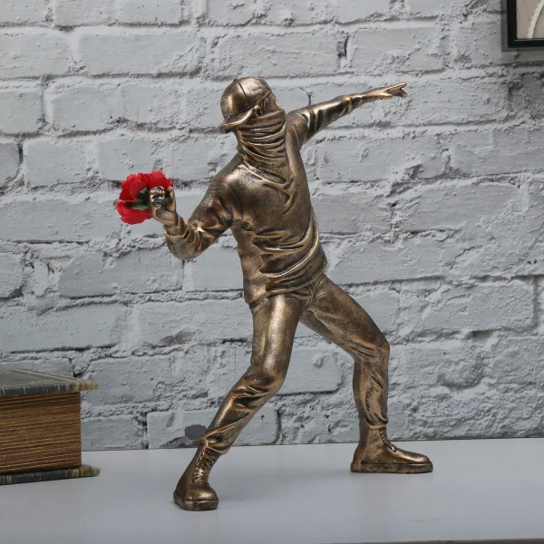 1 pc Resin Banksy Sculptures Flower Thrower Statue Bomber Home Decoration Desk Accessories Collectible Figurine Decorative Inter 4