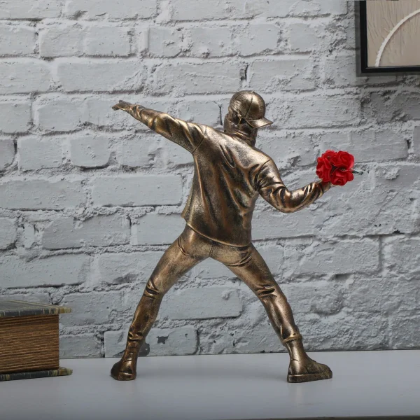 1 pc Resin Banksy Sculptures Flower Thrower Statue Bomber Home Decoration Desk Accessories Collectible Figurine Decorative Inter 5