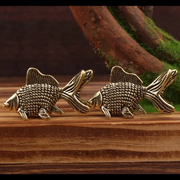 Cute Vintage Brass Goldfish Statue Ancient Lifelike Goldfish Figurines Elegant Exquisite Lucky Charm Animal Sculpture Halloween 3