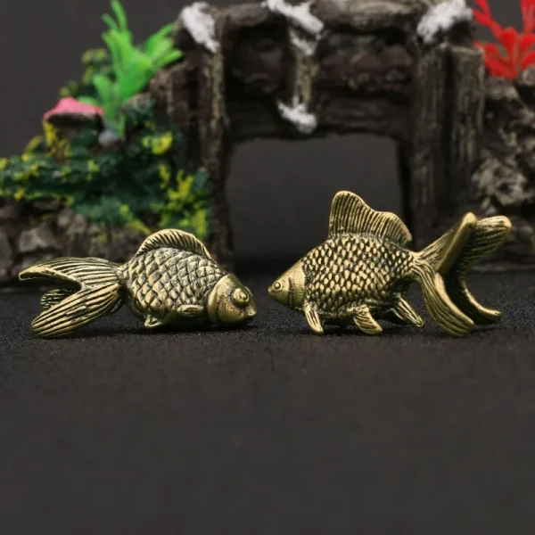 Cute Vintage Brass Goldfish Statue Ancient Lifelike Goldfish Figurines Elegant Exquisite Lucky Charm Animal Sculpture Halloween 6