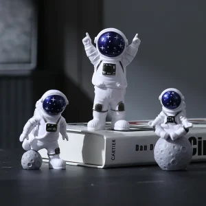 3/4 pcs Astronaut Figure Statue Figurine Spaceman Sculpture Educational Toy Desktop Home Astronaut Model Car Decoration 1