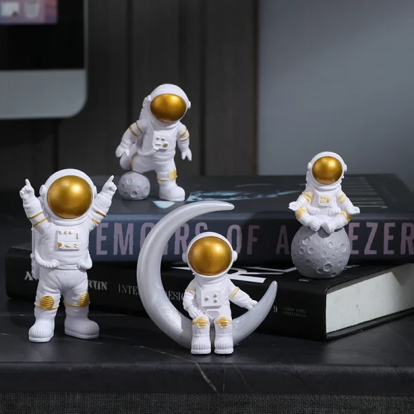3/4 pcs Astronaut Figure Statue Figurine Spaceman Sculpture Educational Toy Desktop Home Astronaut Model Car Decoration 2