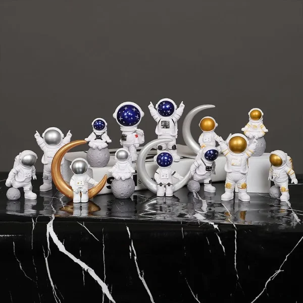 3/4 pcs Astronaut Figure Statue Figurine Spaceman Sculpture Educational Toy Desktop Home Astronaut Model Car Decoration 4