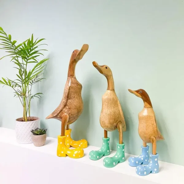 Resin Duck Statue Garden Sculpture Cute Cartoon Ducks Wearing Spotted Wellies Boots Good Luck Figurine For Home Party Decoration 3