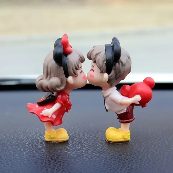 Cartoon Resin Couples Figurine Cute Lovers Balloon Ornament for Car Dashboard  Office Desktop Home Decor Lovely Kiss Miniatures 6