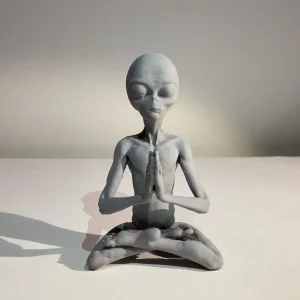 Mysterious Meditating UFO Extraterrestrial Alien Sculpture Ornament Figurine Statue Desktop Art Wood Guest Console Table Decor 1