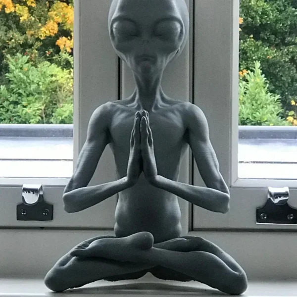 Mysterious Meditating UFO Extraterrestrial Alien Sculpture Ornament Figurine Statue Desktop Art Wood Guest Console Table Decor 3