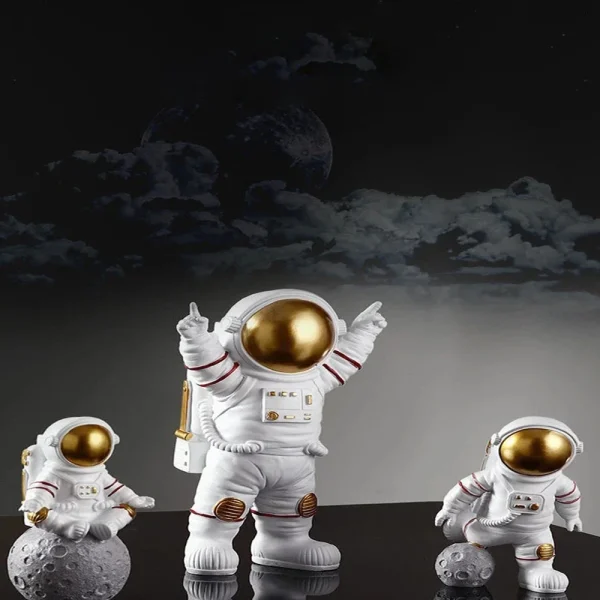 3/4pcs Astronaut Figure Statue Figurine Spaceman Sculpture Educational Toy Desktop Home Decoration Astronaut Model for Kids Gift 4