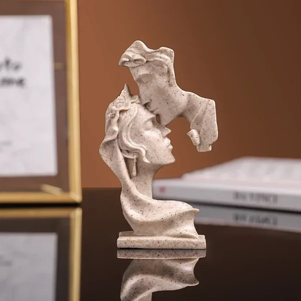Mini Resin Lovers Statue Figurine Kissing Posture Model Craft Sculpture Ornament Home Decor Desktop Wine Cabinet Decoration 3