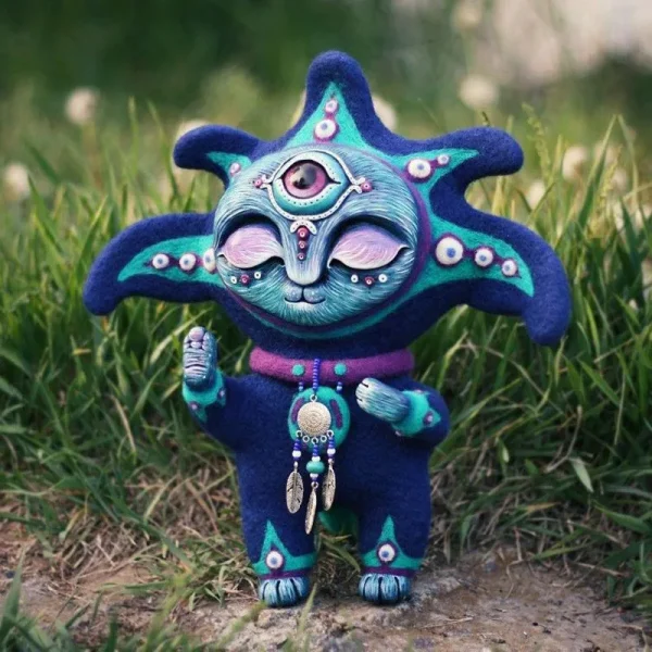1pc Courtyard Garden Resin Statue Three Eyes Alien Statue Sculpture Fantasyland Creatures Ornaments Home Decor Elf Figurines 3