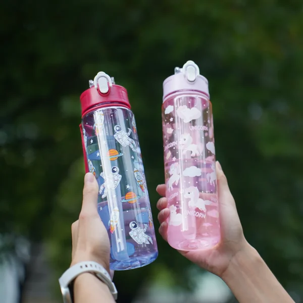 Cartoon Plastic Water Bottle Transparent 750ml Drink Bottle Macaron Shades with Carry Strap Perfect for Sports and Outdoor 6