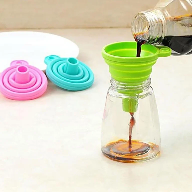 Kitchen Funnel Set 4 Pack, Kitchen Gadgets Accessories Foldable Silicone Collapsible Funnels for Filling Bottle Liquid Transfer - Image 4