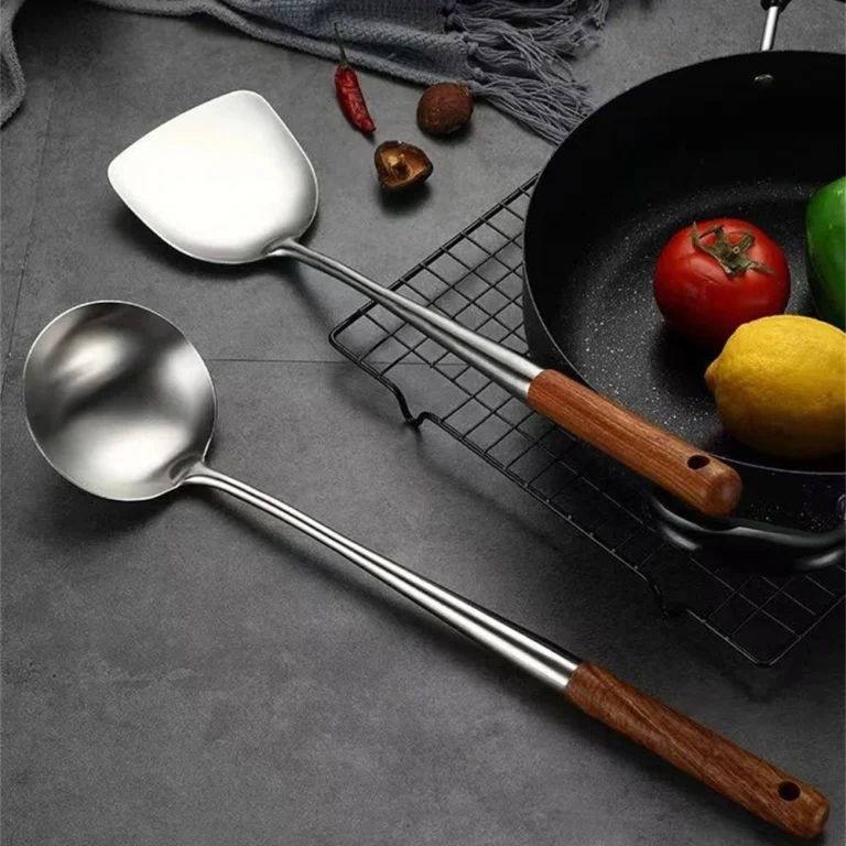 Wooden Handle Frying Spatula Sturdy Extended Spoon Bull Polishing Kitchen Bar Supplies Missing Shovel Durable Colander Spoon - Image 4