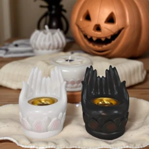 1 Piece of Creative Zen Two-Hand Shaped Aromatherapy Stove Black and White Two-Color New Chinoiserie Desktop Decoration Fragrance Ornaments Suitable for Halloween and Other Holidays